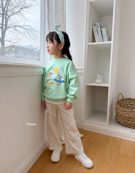 Wide cargo pants