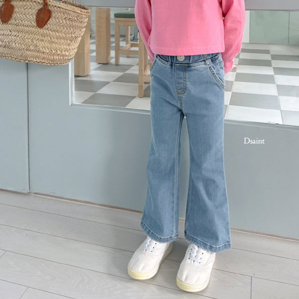 Boots cut denim