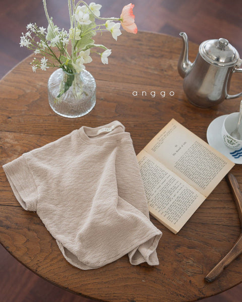Mochi Tee