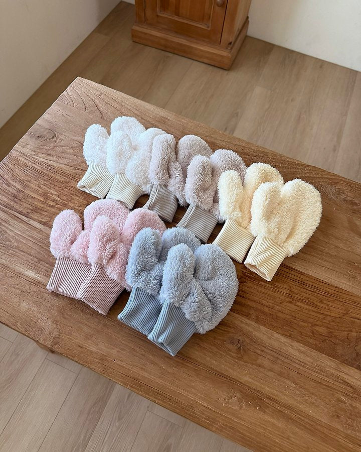 Kinder Gloves